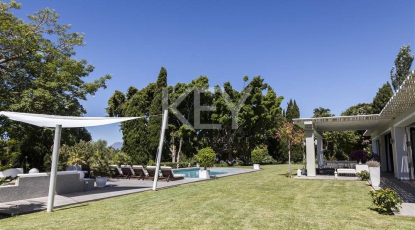 Stunning villa in gated community in Golden Mile, Marbella