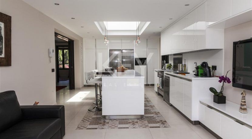 Stunning villa in gated community in Golden Mile, Marbella