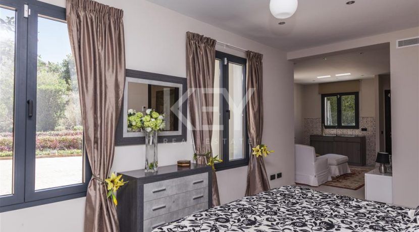 Stunning villa in gated community in Golden Mile, Marbella