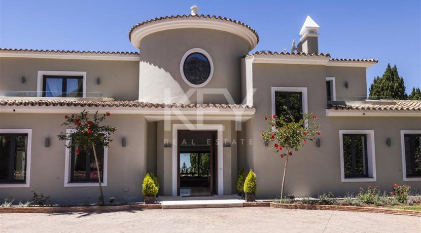 Stunning villa in gated community in Golden Mile, Marbella