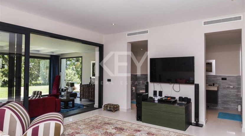 Stunning villa in gated community in Golden Mile, Marbella