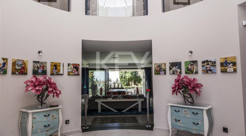 Stunning villa in gated community in Golden Mile, Marbella
