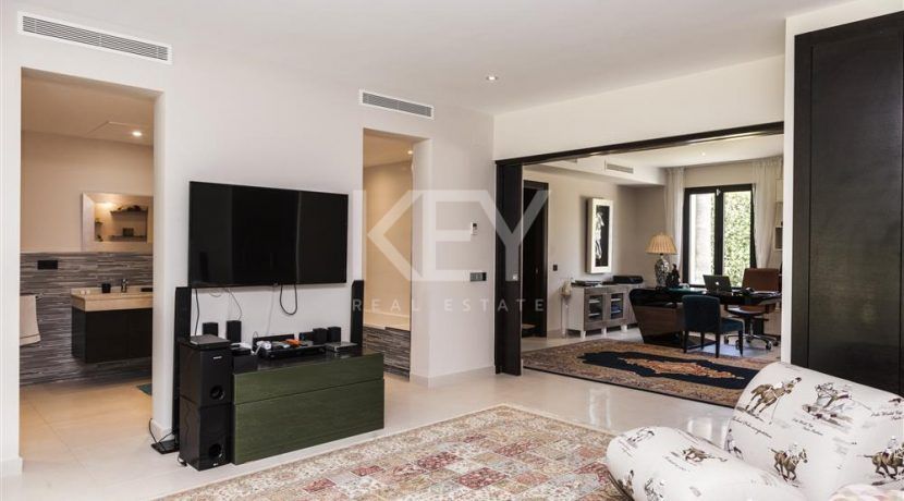 Stunning villa in gated community in Golden Mile, Marbella