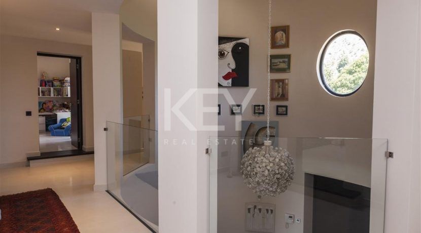 Stunning villa in gated community in Golden Mile, Marbella