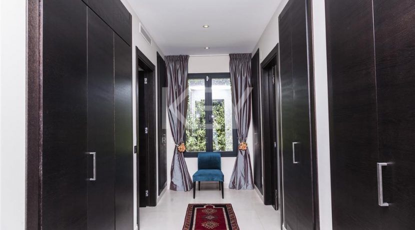 Stunning villa in gated community in Golden Mile, Marbella