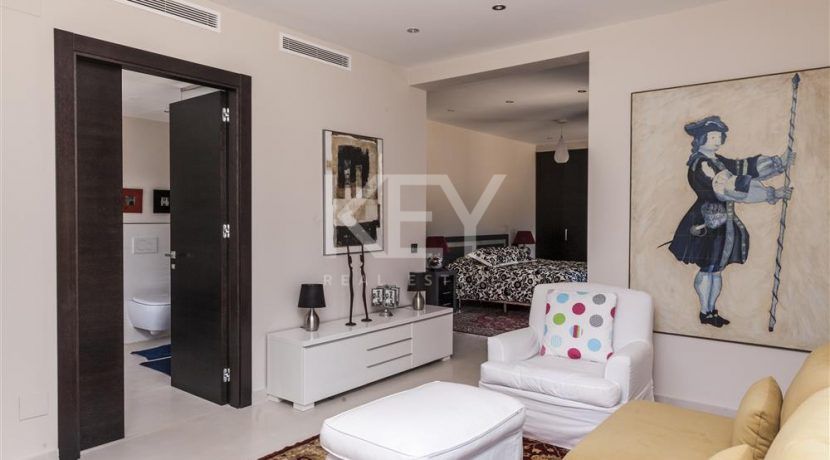 Stunning villa in gated community in Golden Mile, Marbella