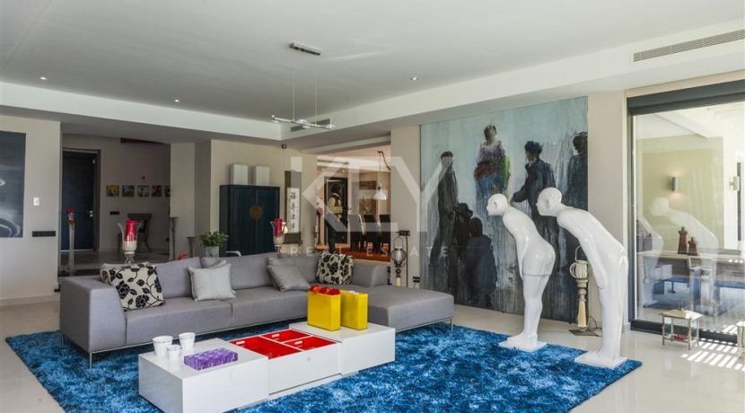 Stunning villa in gated community in Golden Mile, Marbella