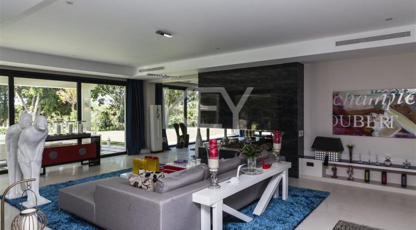 Stunning villa in gated community in Golden Mile, Marbella