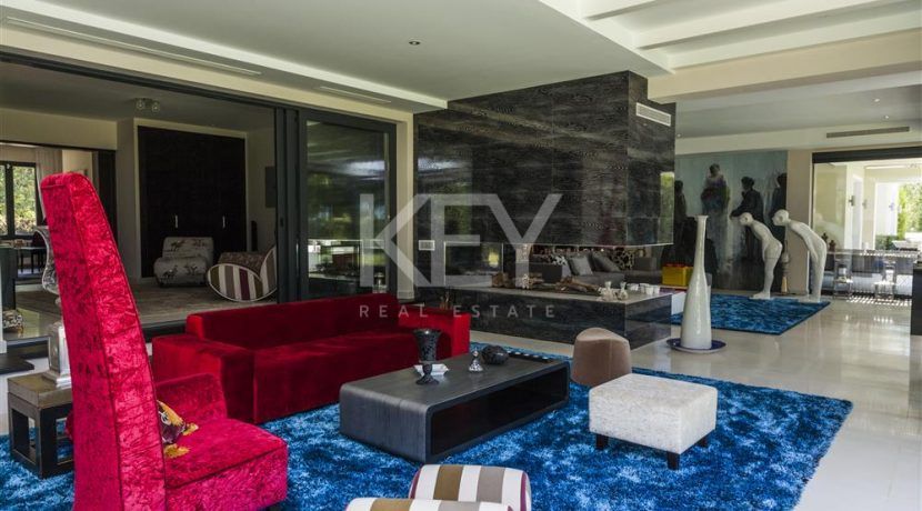 Stunning villa in gated community in Golden Mile, Marbella