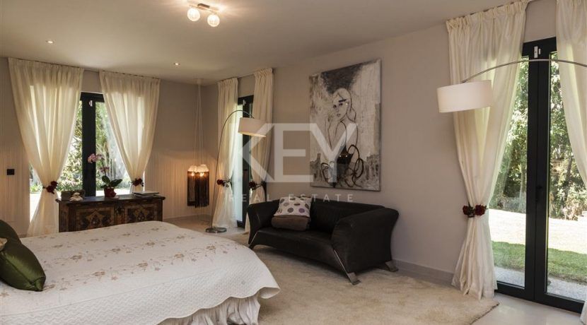 Stunning villa in gated community in Golden Mile, Marbella