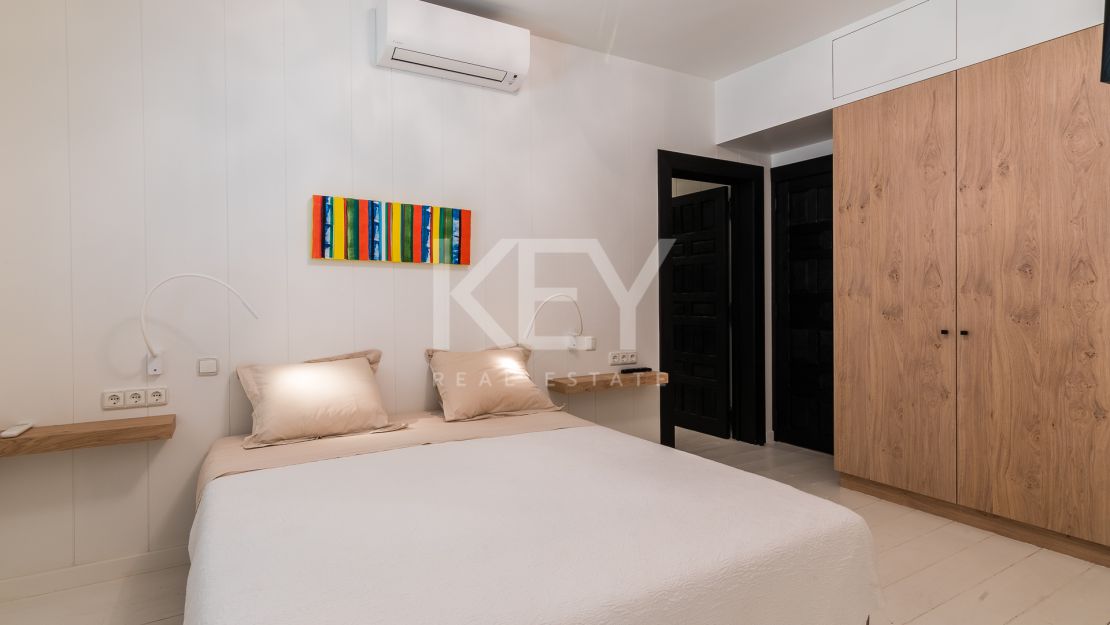Villa Palmera: A Tranquil Frontline Golf Oasis for Short-Term Rentals in Nueva Andalucía