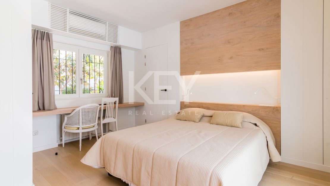 Villa Palmera: A Tranquil Frontline Golf Oasis for Short-Term Rentals in Nueva Andalucía