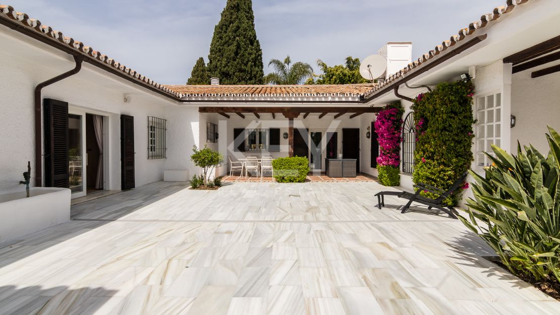 Villa Palmera: A Tranquil Frontline Golf Oasis for Short-Term Rentals in Nueva Andalucía