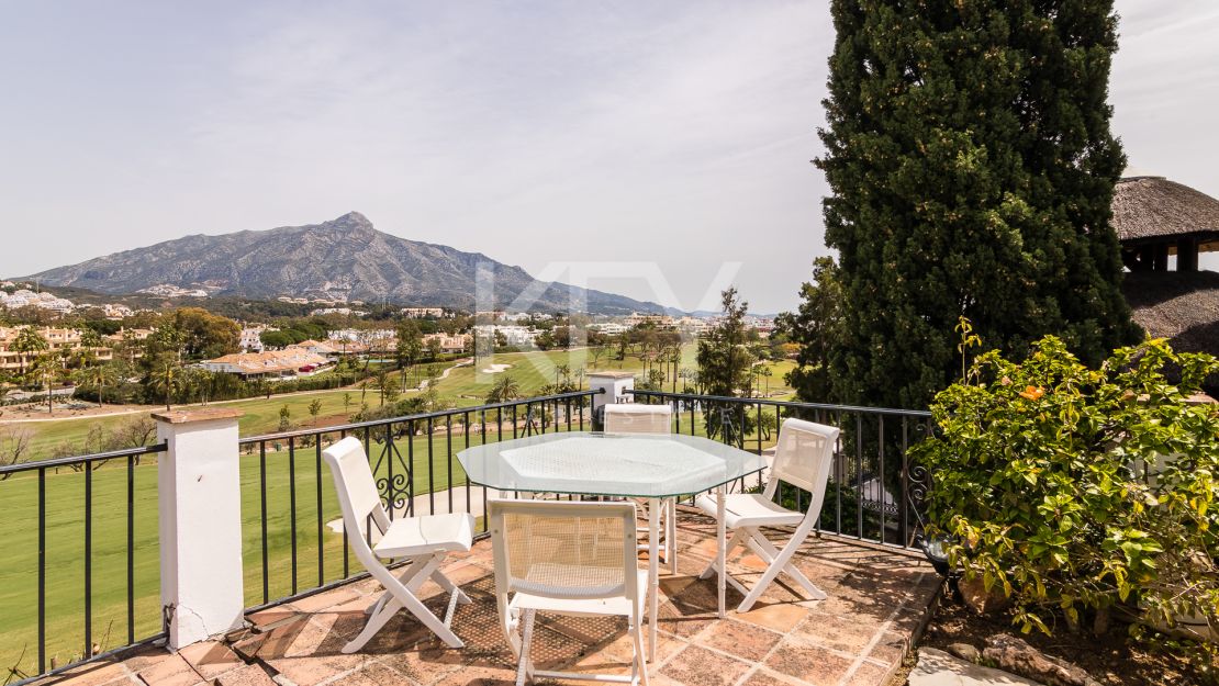 Villa Palmera: A Tranquil Frontline Golf Oasis for Short-Term Rentals in Nueva Andalucía