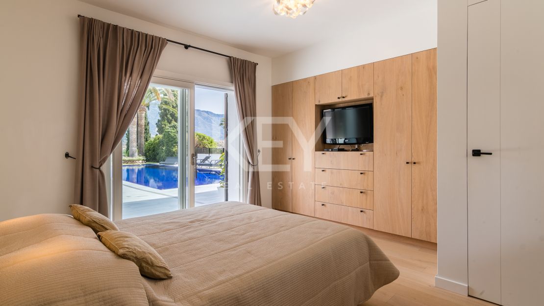 Villa Palmera: A Tranquil Frontline Golf Oasis for Short-Term Rentals in Nueva Andalucía