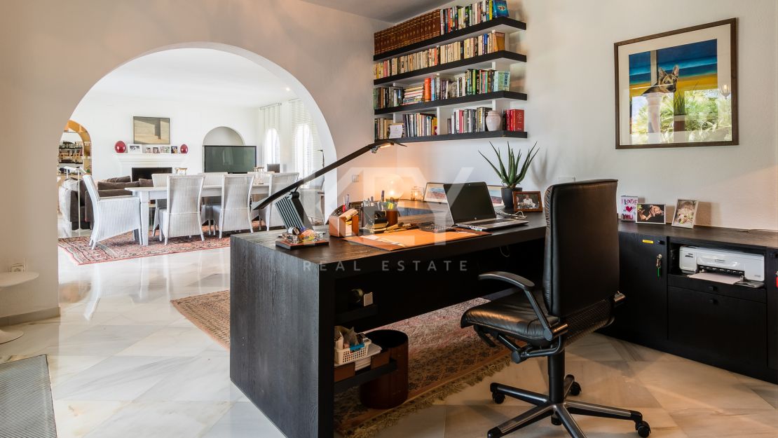 Villa Palmera: A Tranquil Frontline Golf Oasis for Short-Term Rentals in Nueva Andalucía