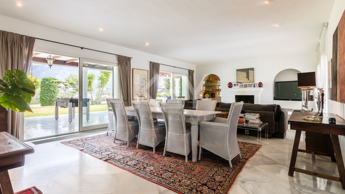 Villa Palmera: A Tranquil Frontline Golf Oasis for Short-Term Rentals in Nueva Andalucía