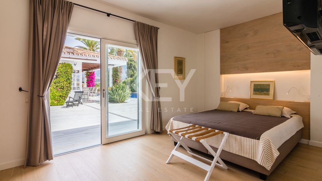 Villa Palmera: A Tranquil Frontline Golf Oasis for Short-Term Rentals in Nueva Andalucía