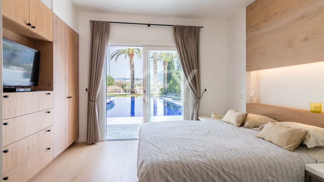 Villa Palmera: A Tranquil Frontline Golf Oasis for Short-Term Rentals in Nueva Andalucía