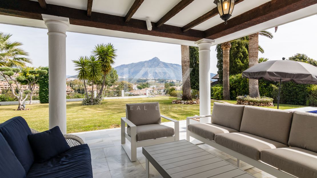 Villa Palmera: A Tranquil Frontline Golf Oasis for Short-Term Rentals in Nueva Andalucía