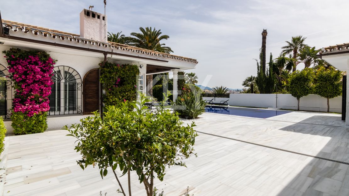 Villa Palmera: A Tranquil Frontline Golf Oasis for Short-Term Rentals in Nueva Andalucía