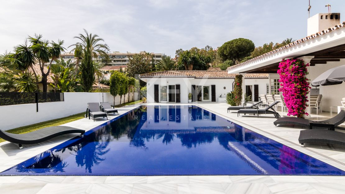 Villa Palmera: A Tranquil Frontline Golf Oasis for Short-Term Rentals in Nueva Andalucía