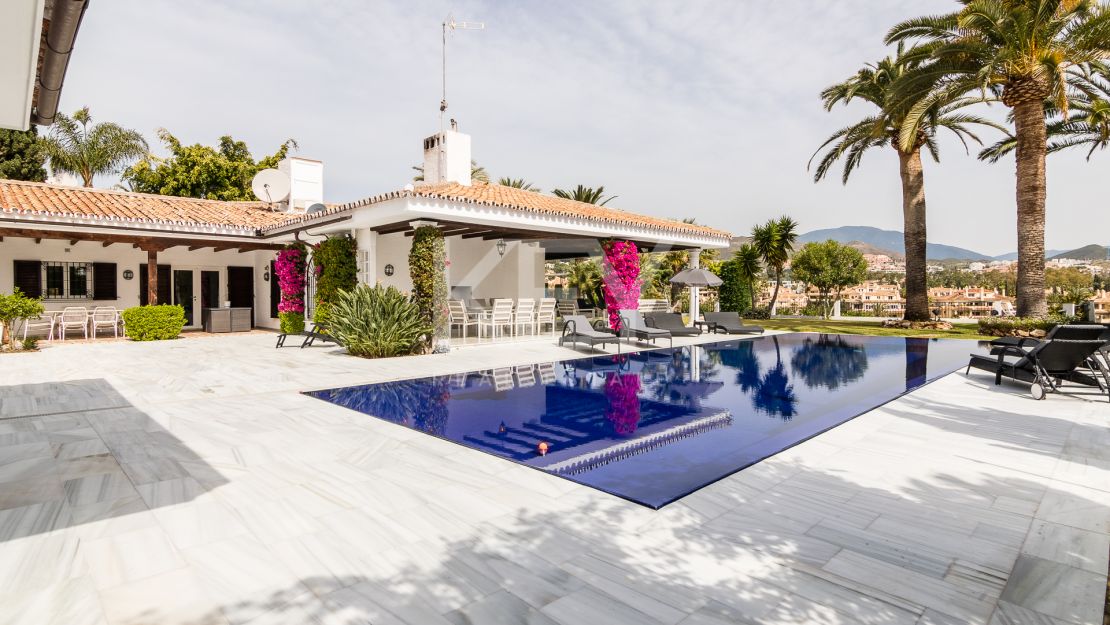 Villa Palmera: A Tranquil Frontline Golf Oasis for Short-Term Rentals in Nueva Andalucía