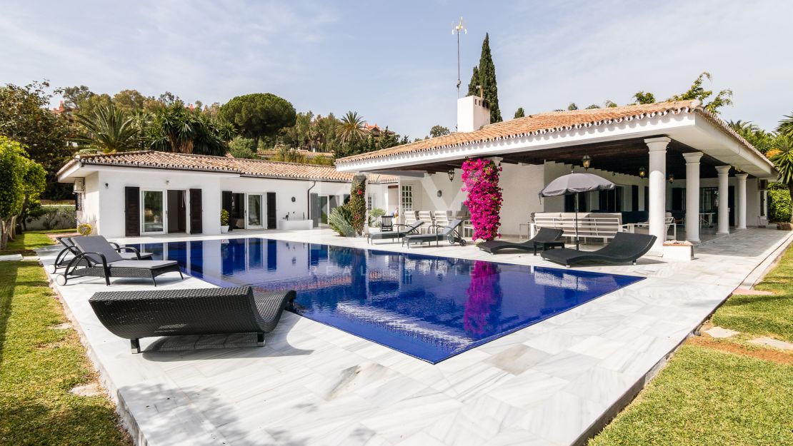Villa Palmera: A Tranquil Frontline Golf Oasis for Short-Term Rentals in Nueva Andalucía