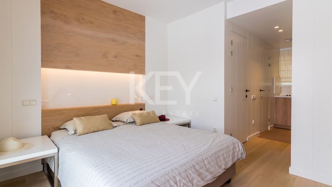 Villa Palmera: A Tranquil Frontline Golf Oasis for Short-Term Rentals in Nueva Andalucía