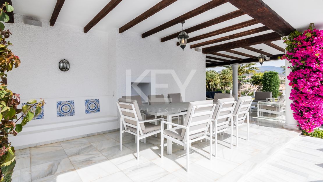 Villa Palmera: A Tranquil Frontline Golf Oasis for Short-Term Rentals in Nueva Andalucía