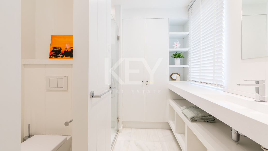 Villa Palmera: A Tranquil Frontline Golf Oasis for Short-Term Rentals in Nueva Andalucía
