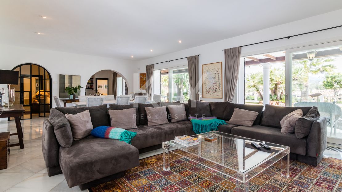Villa Palmera: A Tranquil Frontline Golf Oasis for Short-Term Rentals in Nueva Andalucía