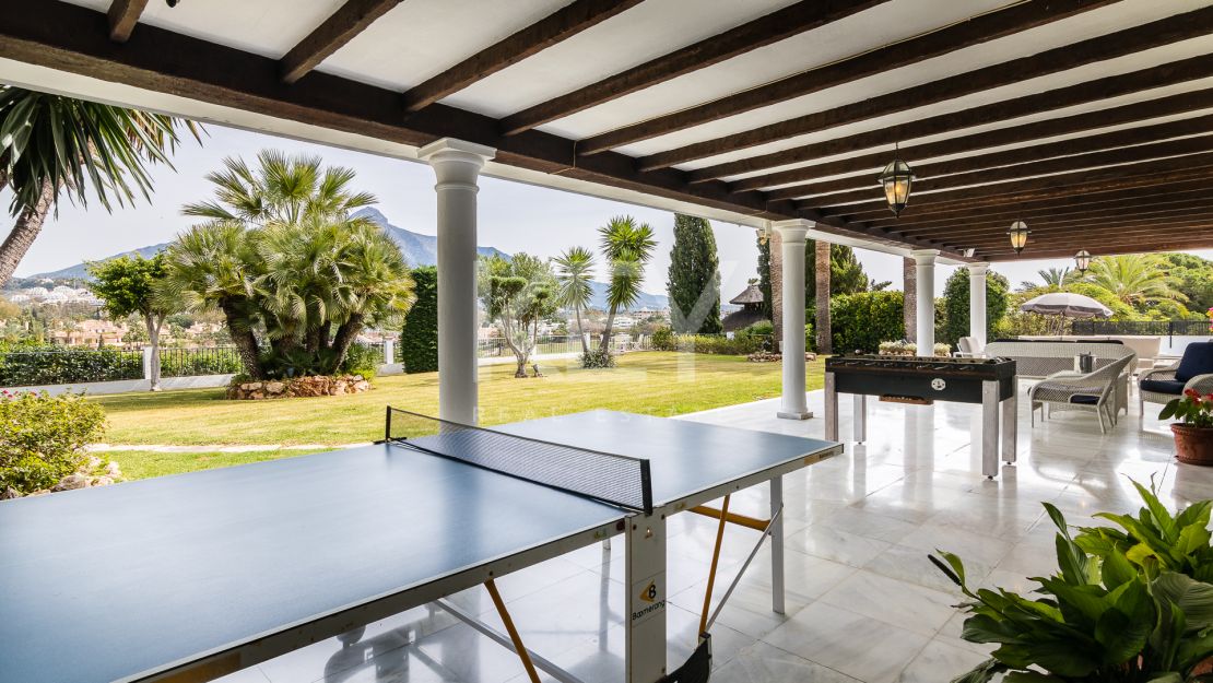 Villa Palmera: A Tranquil Frontline Golf Oasis for Short-Term Rentals in Nueva Andalucía