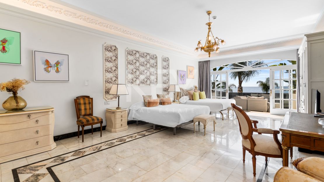 Legendary beachfront villa for sale in Puerto Banus, Marbella