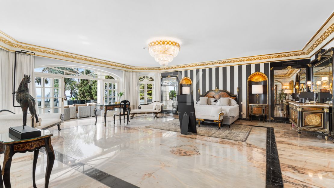 Legendary beachfront villa for sale in Puerto Banus, Marbella