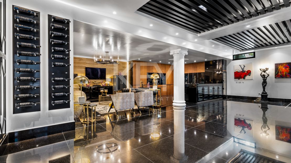Legendary beachfront villa for sale in Puerto Banus, Marbella