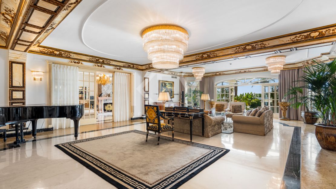 Legendary beachfront villa for sale in Puerto Banus, Marbella