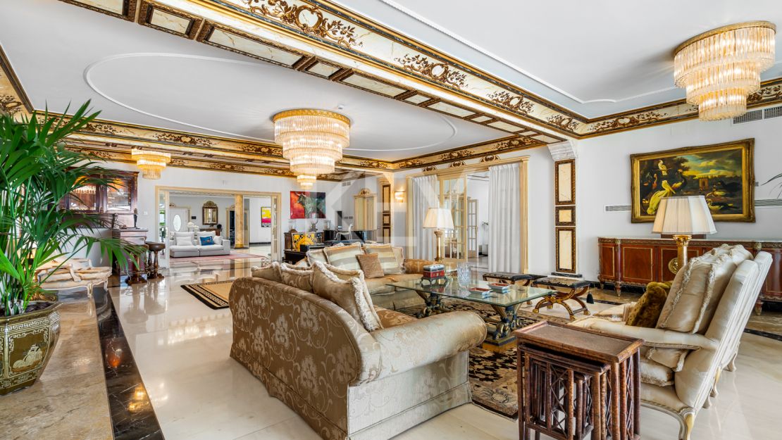 Legendary beachfront villa for sale in Puerto Banus, Marbella