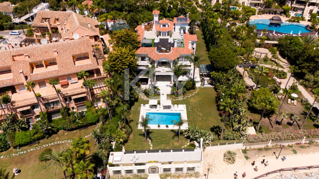Legendary beachfront villa for sale in Puerto Banus, Marbella