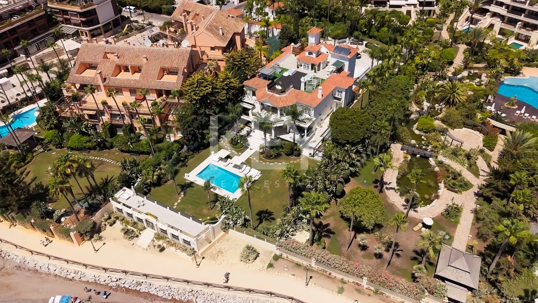 Legendary beachfront villa for sale in Puerto Banus, Marbella