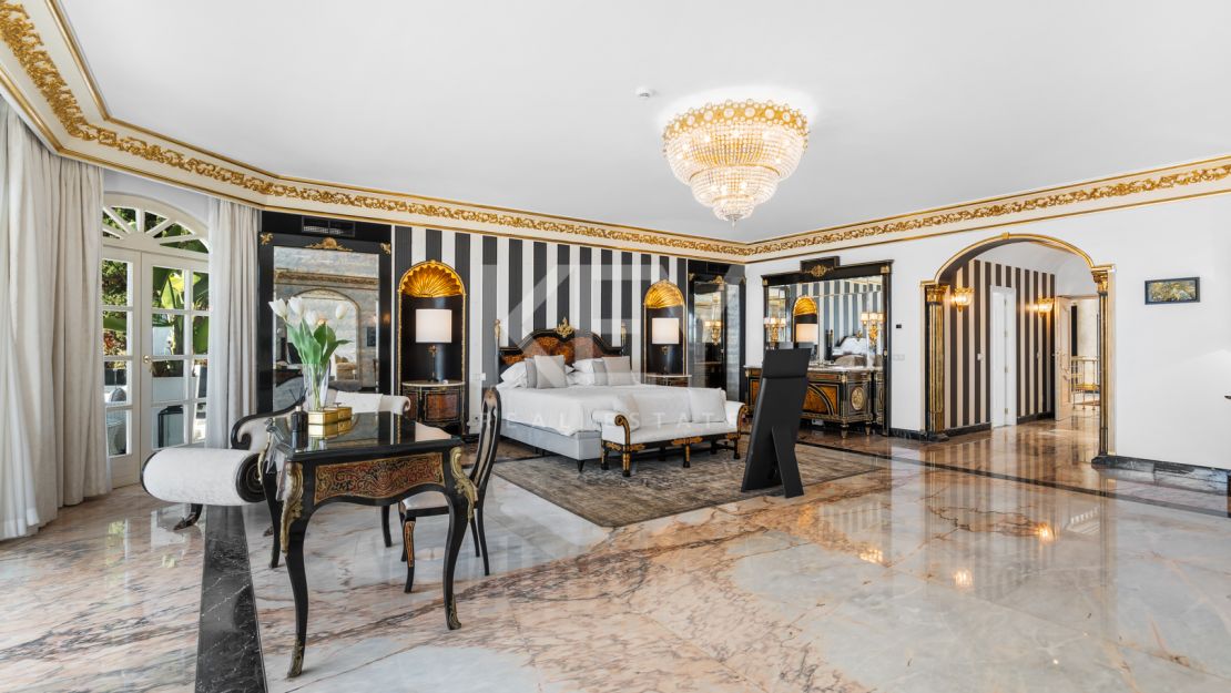 Legendary beachfront villa for sale in Puerto Banus, Marbella