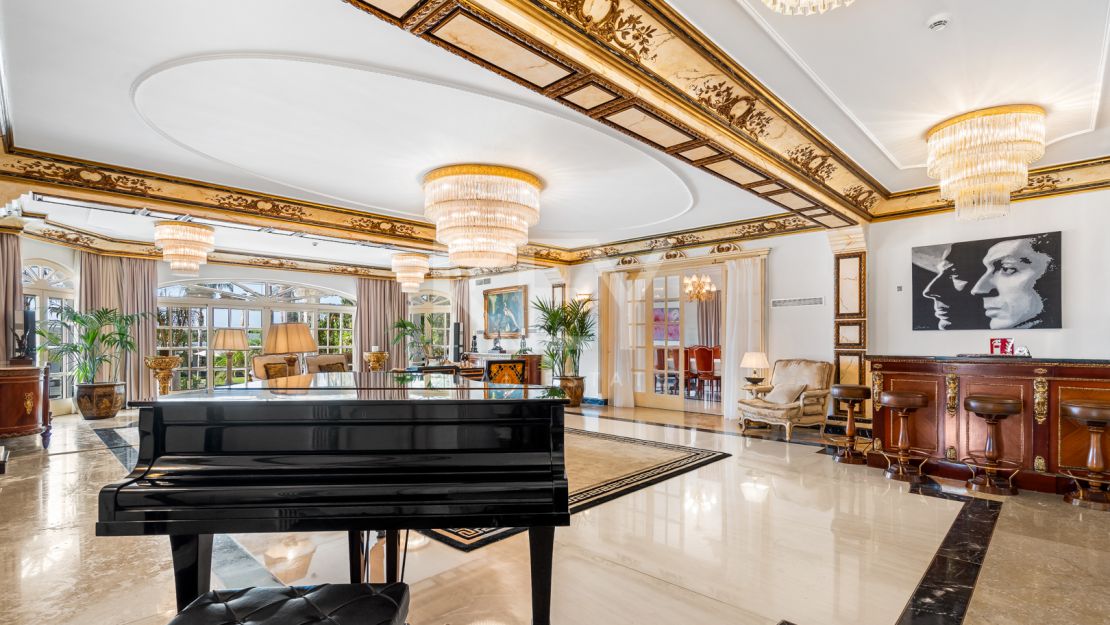 Legendary beachfront villa for sale in Puerto Banus, Marbella