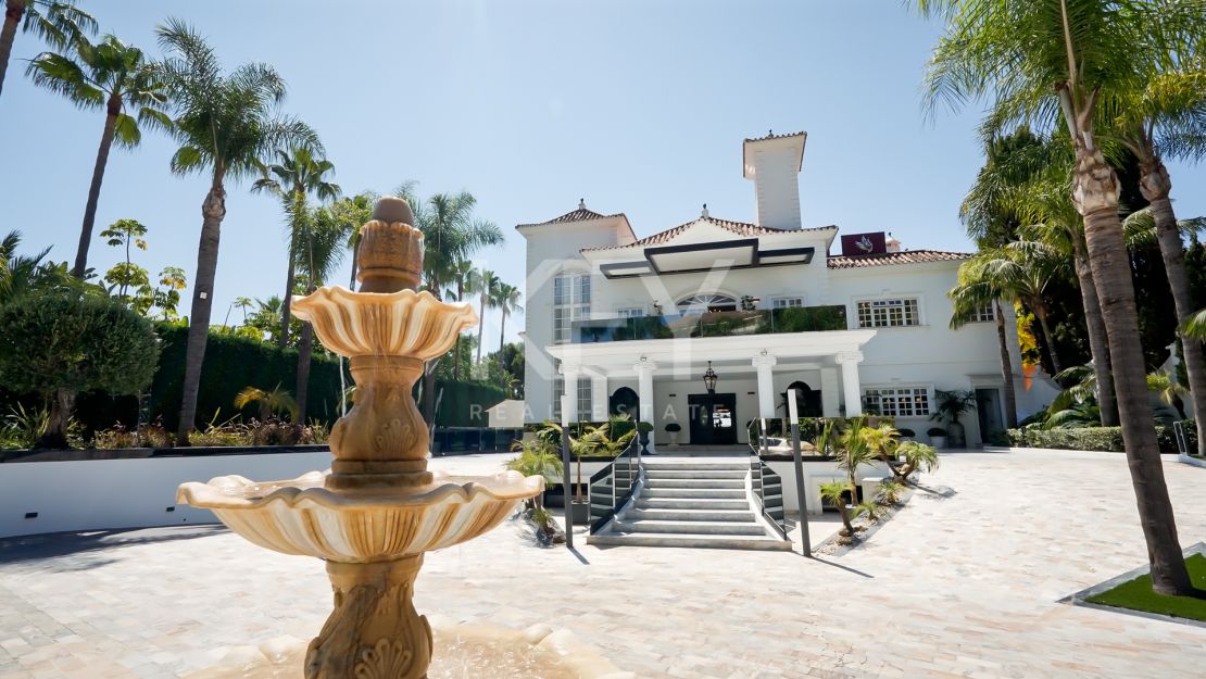 Legendary beachfront villa for sale in Puerto Banus, Marbella