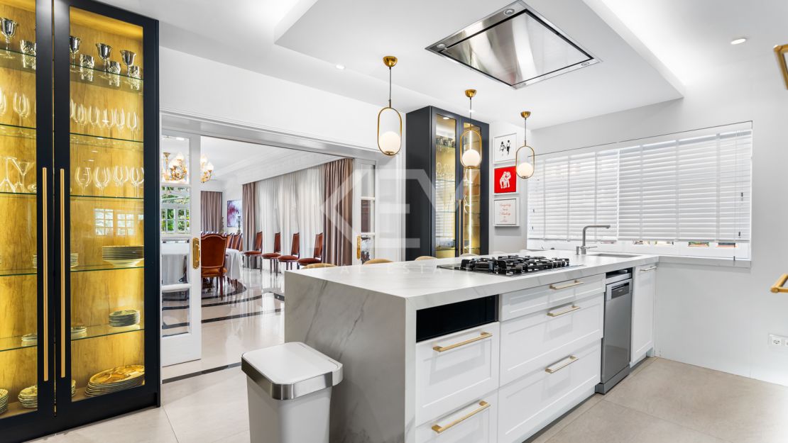 Legendary beachfront villa for sale in Puerto Banus, Marbella