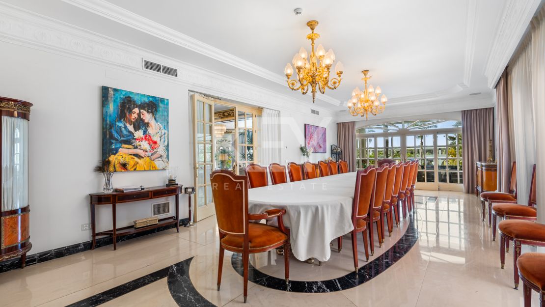 Legendary beachfront villa for sale in Puerto Banus, Marbella