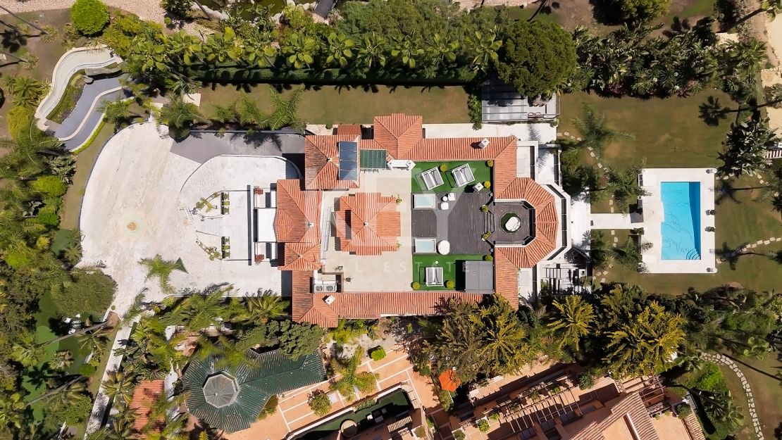 Legendary beachfront villa for sale in Puerto Banus, Marbella