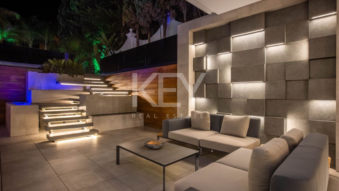 Legendary beachfront villa for sale in Puerto Banus, Marbella