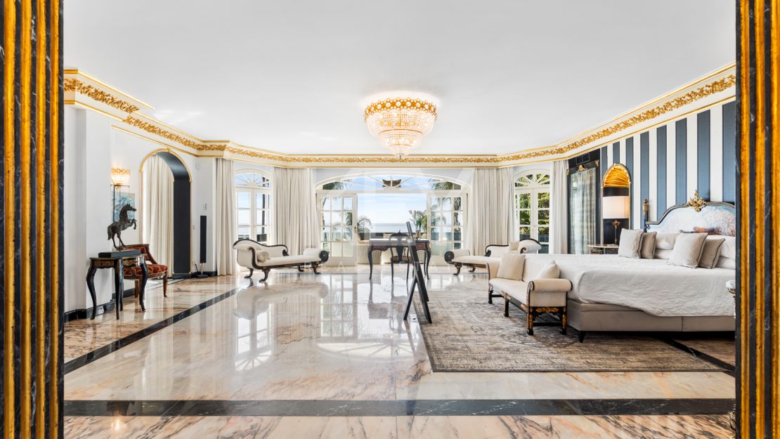 Legendary beachfront villa for sale in Puerto Banus, Marbella