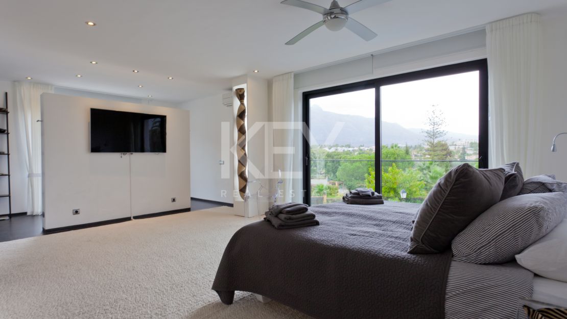 Villa Eternal: Luxurious Villa for Sale and Short-Term Rent in Los Naranjos Golf, Nueva Andalucía