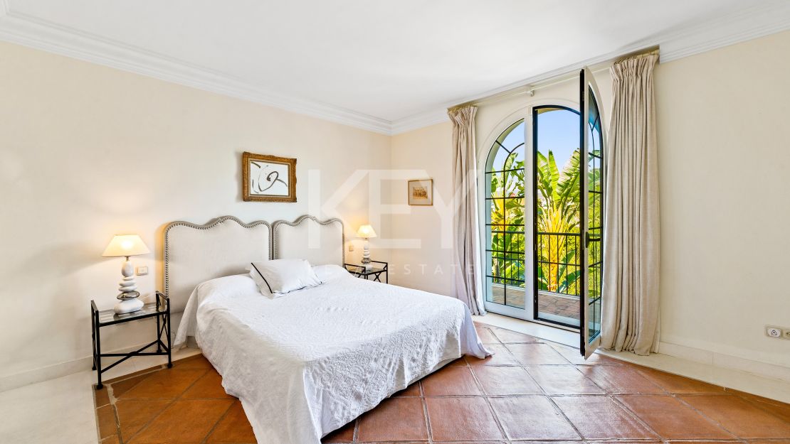 Frontline beach Mediterranean villa with rgreat potential in Estepona East